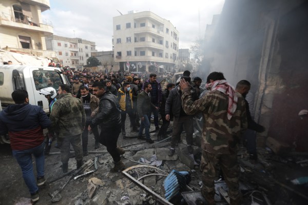 Кола бомба уби най-малко седем души в сирийски град близо до турската граница