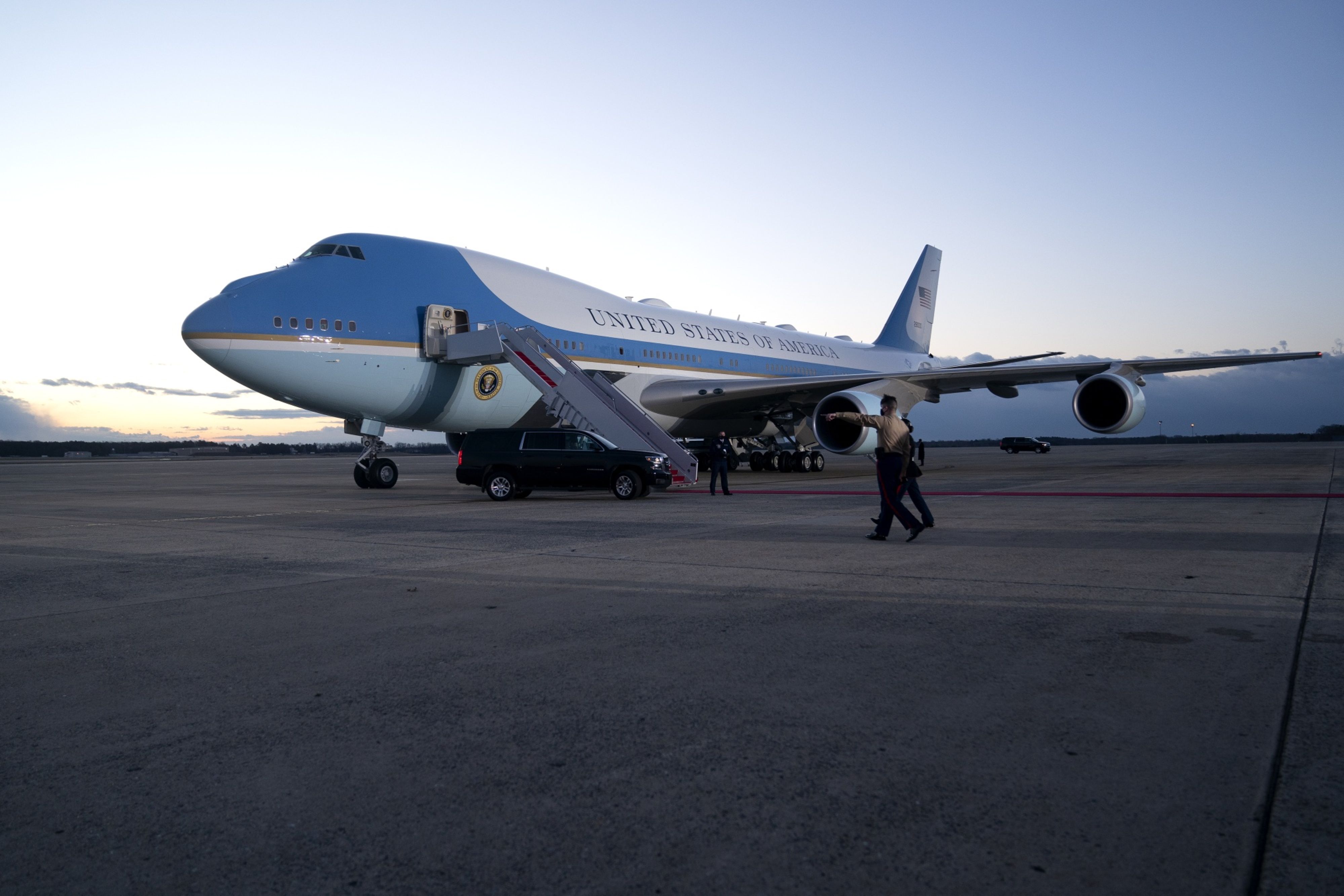 Breach at home base of Air Force One 