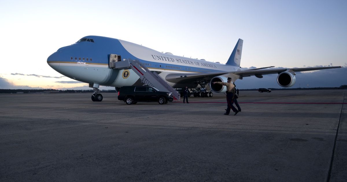 <div>2021-02-05 22:21:11 | Breach at home base of Air Force One prompts security review | US & Canada News</div>