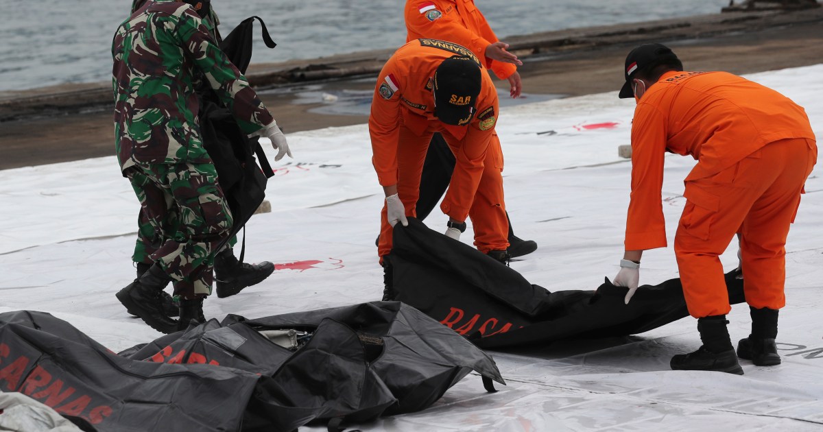 in-pictures-indonesia-searchers-find-wreckage-of-crashed-plane