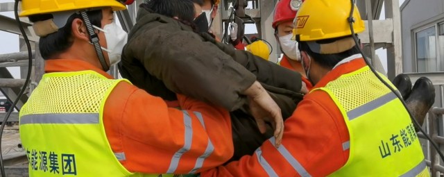 China: Rescue Continues for 18 Trapped Miners