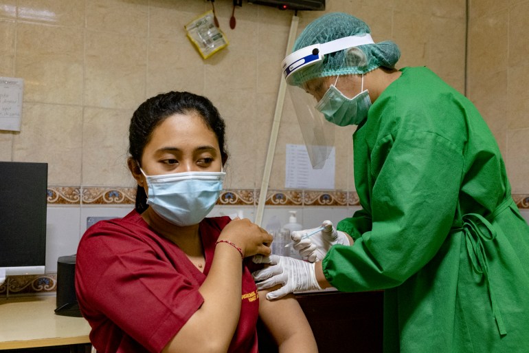 Young people first: Indonesia’s COVID vaccine strategy questioned | Coronavirus pandemic News