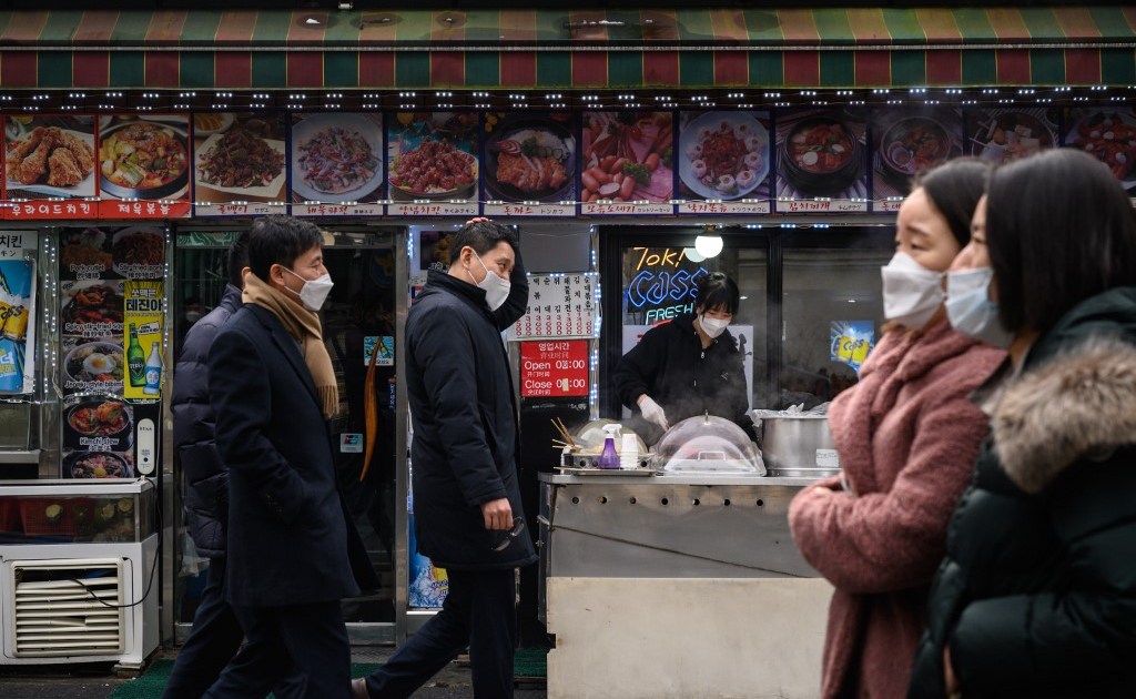 South Korea’s restaurants despair amid ‘living with COVID’ U-turn thumbnail
