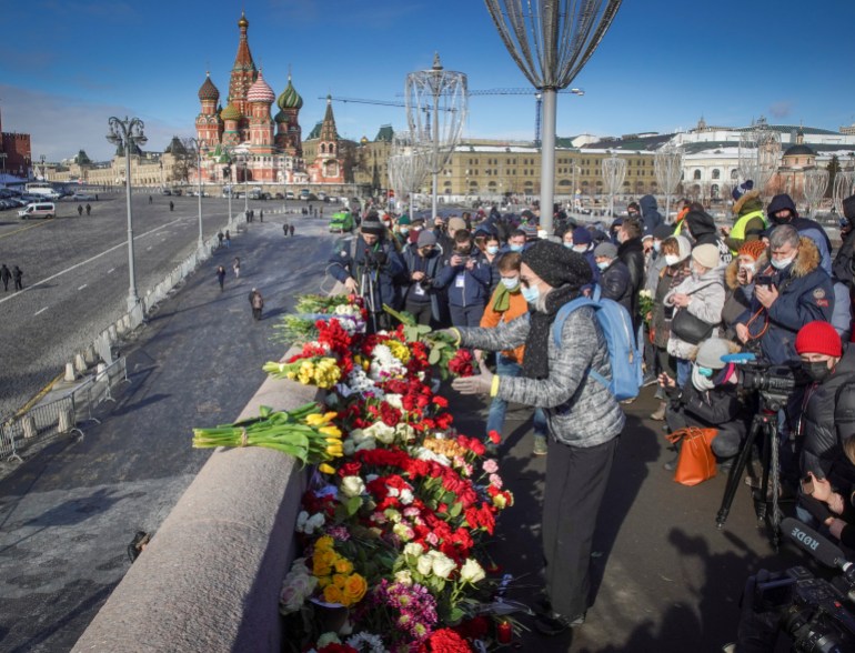 Miles marcan el aniversario del asesinato de Nemtsov, crítico del Kremlin
