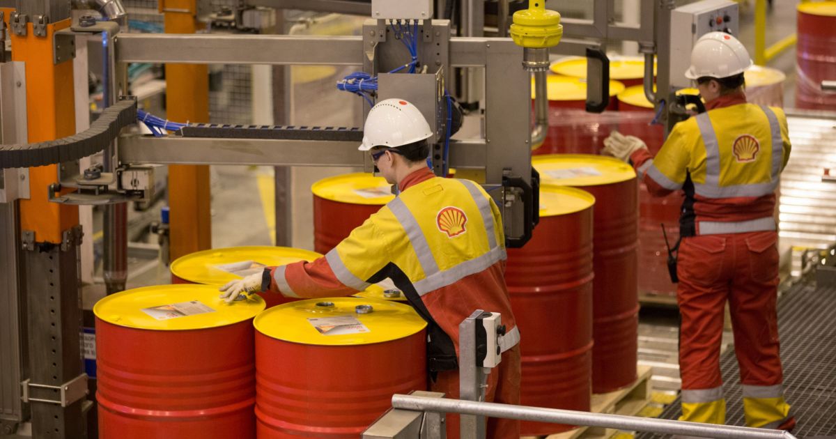 Shell freezes salaries, cuts $1bn in bonuses amid overhaul
