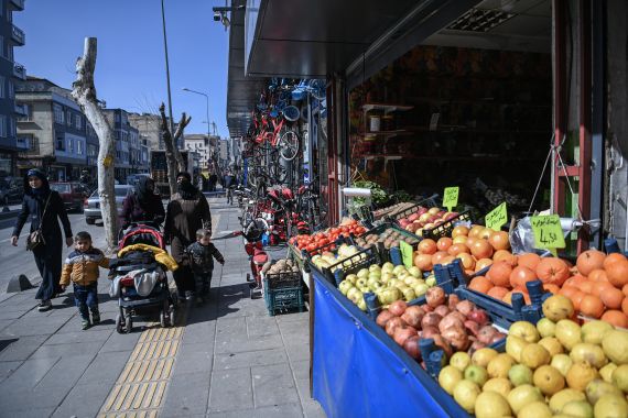 Syrian families shop on Inonu street in the southeastern Turkish province of Gaziantep