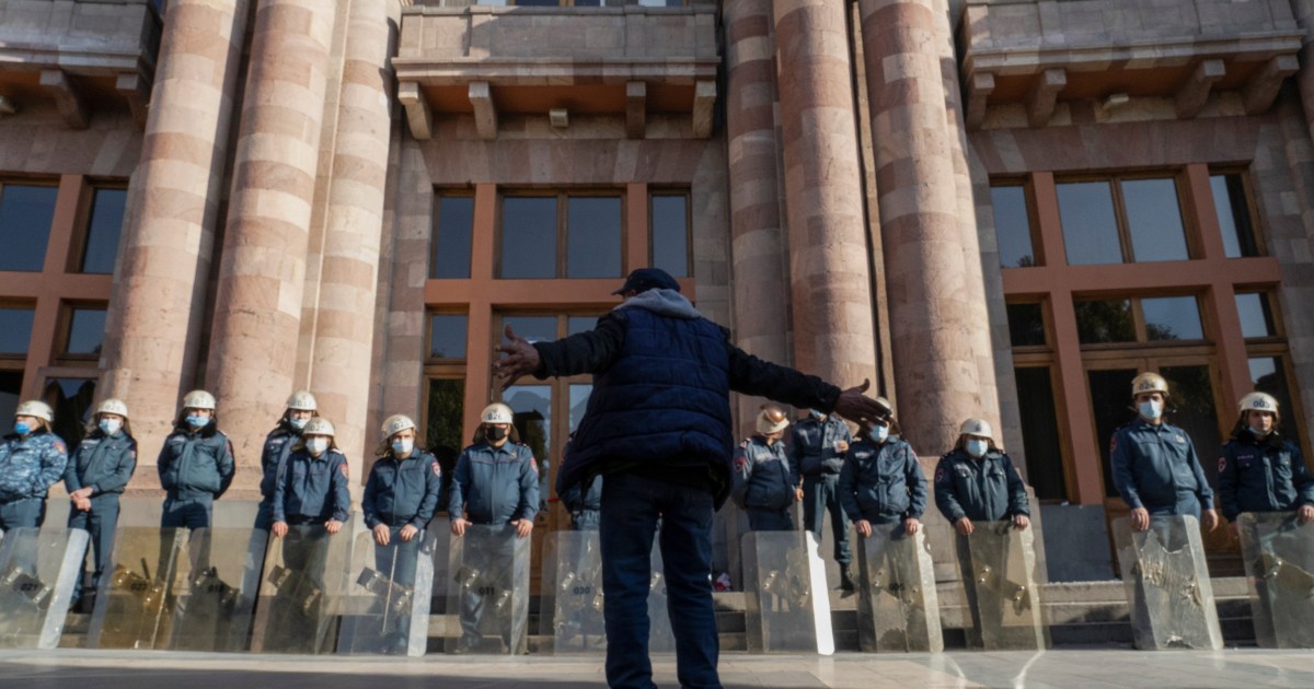 Armenia: Protesters storm gov’t building amid political crisis
