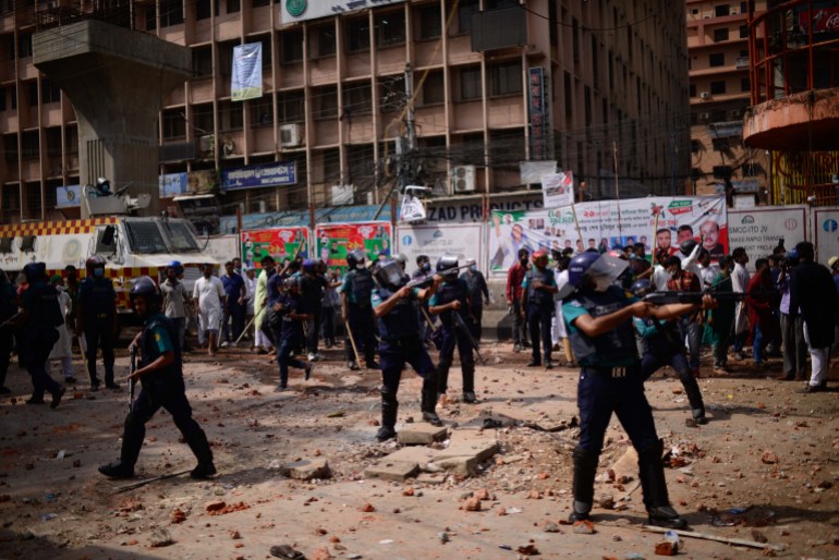 Bangladesh Violence: Bangladesh has deployed border guards following deadly protests by Islamists against a visit by Indian PM Narendra Modi.