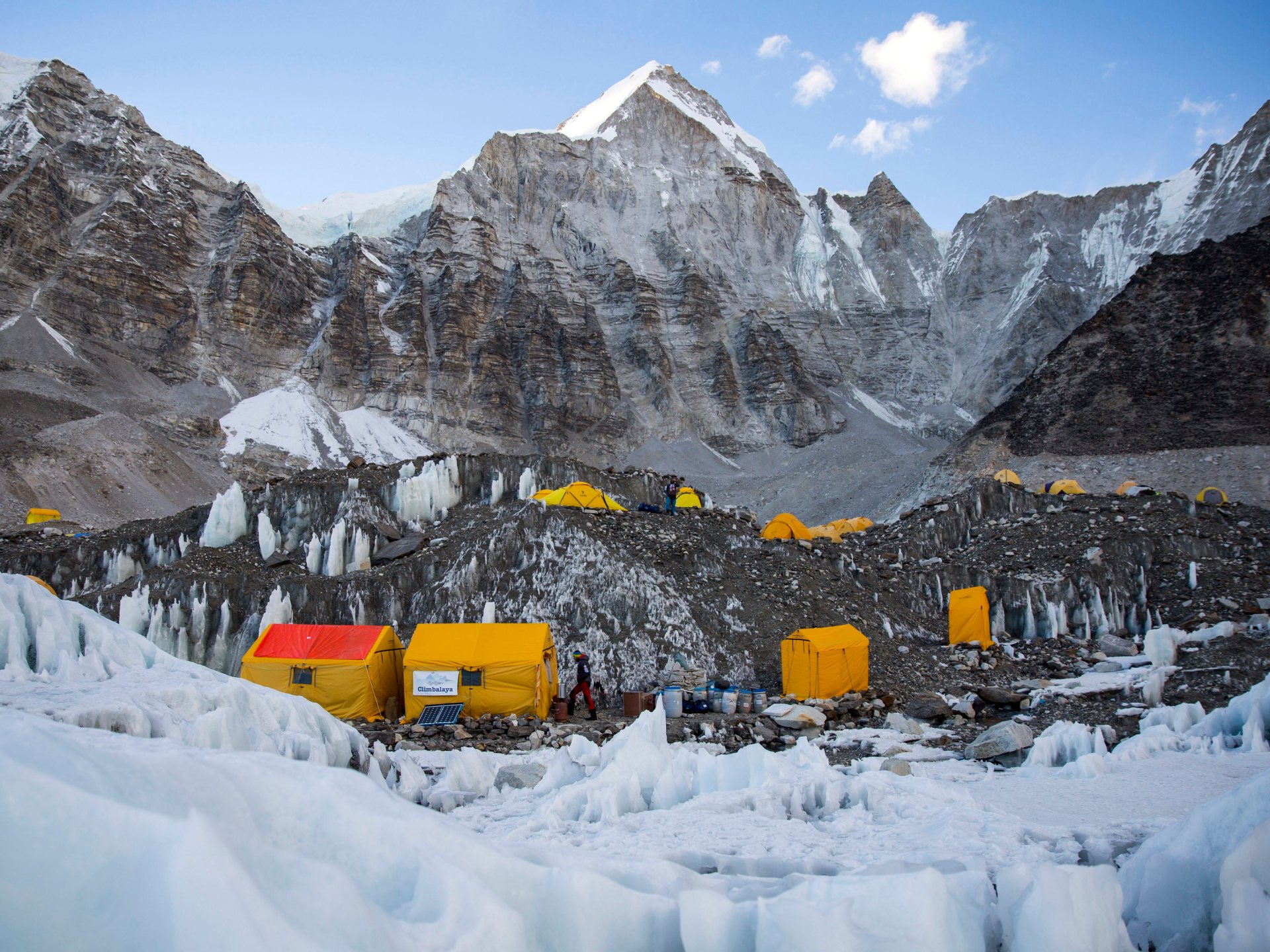 Непалският шерп Пасанг Дава изкачва връх Еверест за 26-ти път |  Новини