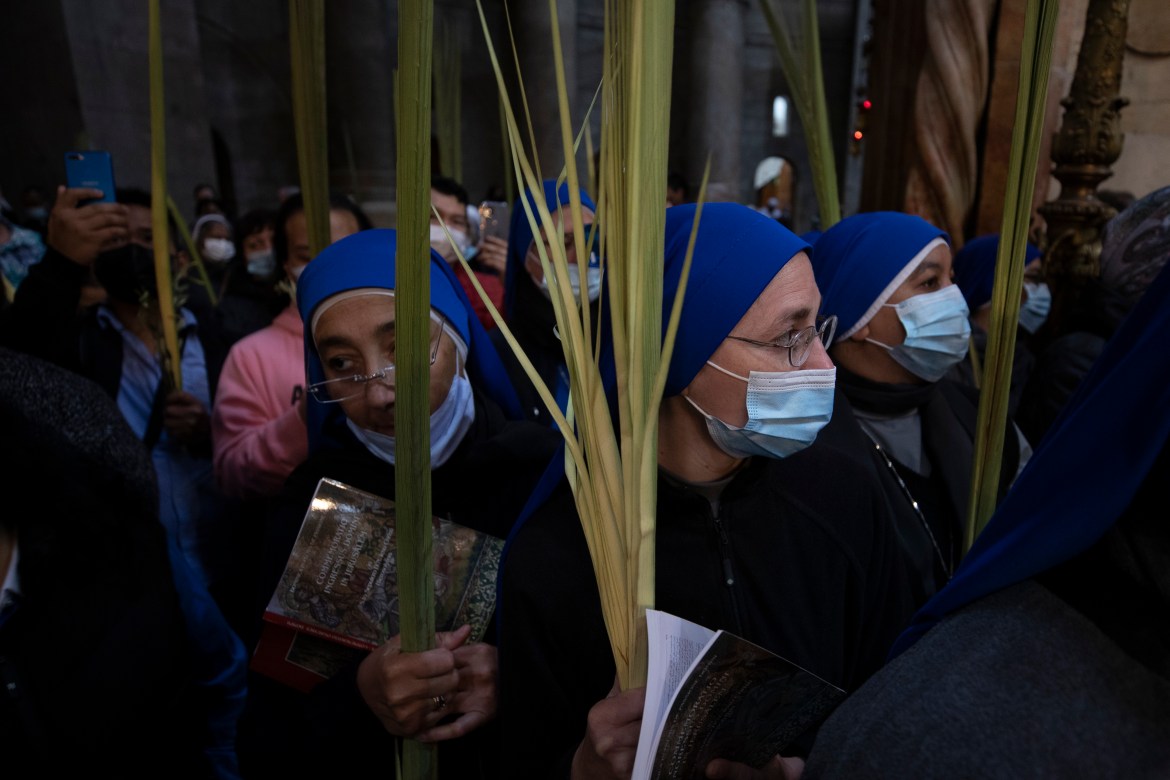 Christian nuns take part in the Palm Sunday Mass in the Church of the Holy Sepulchre, in Jerusalem's old city. [Atef Safadi/EPA]
