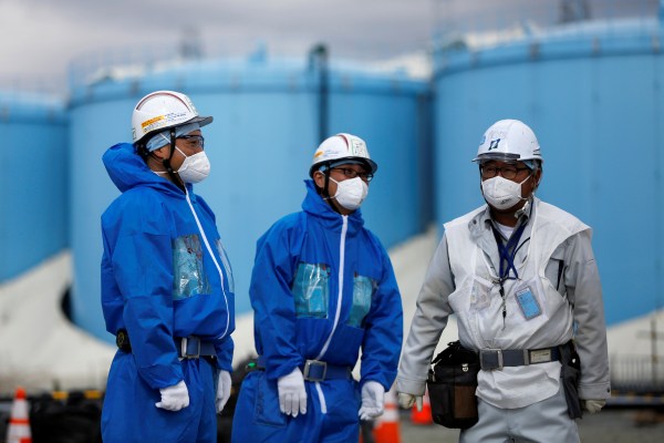 Хронология: Почистване на бедствието във Фукушима
