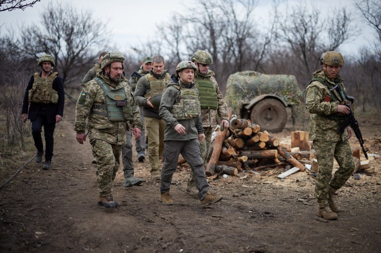 Merkel, Putin'i Ukrayna sınırından asker çekmeye çağırdı 2
