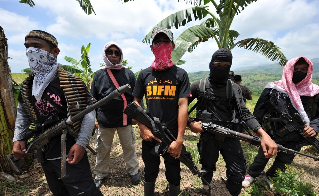 Fighters of breakaway Muslim group storm southern Philippine town