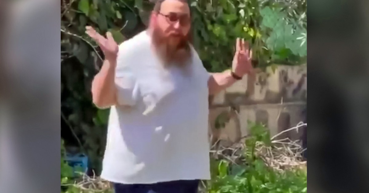 Il video mostra un colono israeliano che cerca di impossessarsi di una casa palestinese |  Notizie di Gerusalemme Est occupata