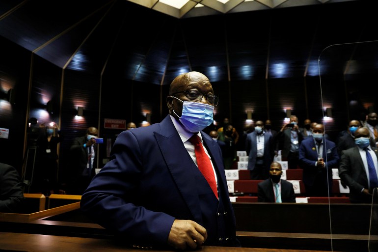 L'ancien président sud-africain Jacob Zuma arrive au tribunal pour faire face à des accusations de corruption à Pietermaritzburg