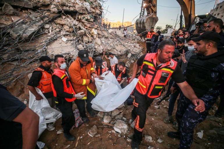 Palestinian civil defence teams take part in rescue efforts at a building belonging to a Palestinian family after Israeli warplanes conducted air raids in Beit Lahia, Gaza on Thursday [Mustafa Hassona/Anadolu]