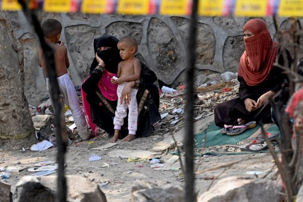 Индийската полиция арестува 74 бежанци от племето рохинга в поредната си репресия