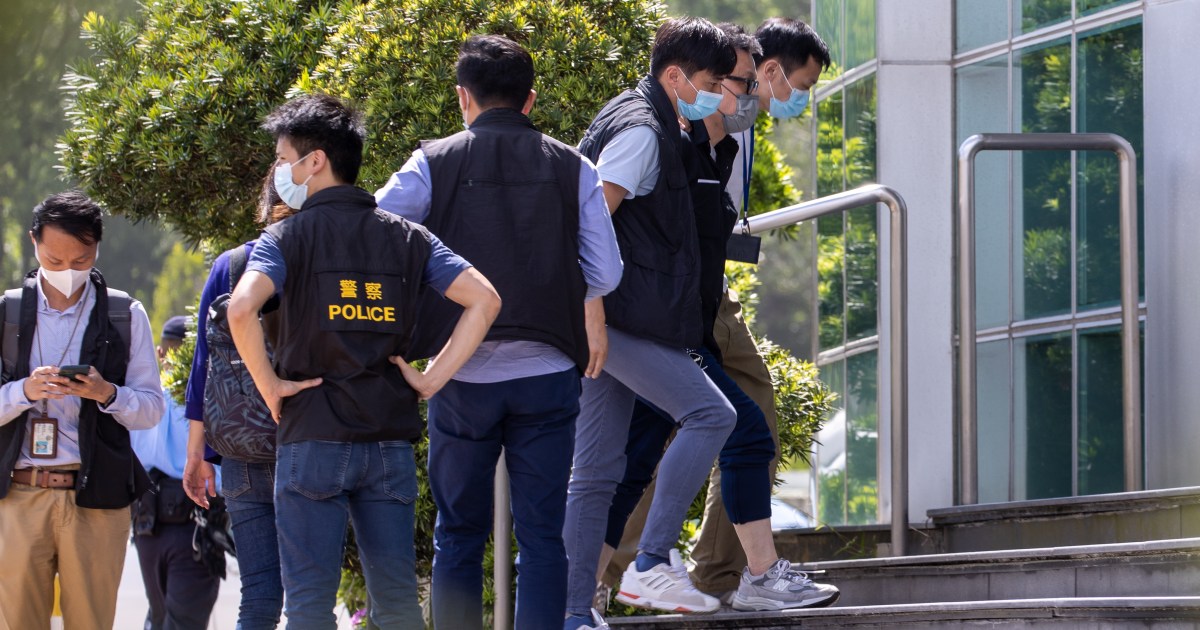 La policía de Hong Kong arresta al editor y gerentes de Apple Daily y ataca la sede  noticias sobre libertad de prensa