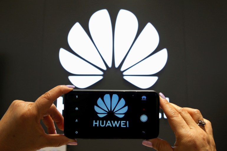 slaaf keuken school Huawei launches its own mobile operating system on handsets |  Telecommunications News | Al Jazeera