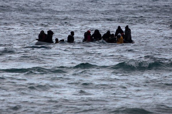 Четирима търсещи убежище са загинали, а други 18 бяха спасени,