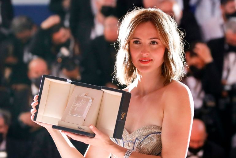 'Titane' gana el máximo honor en Cannes, el segundo para directora