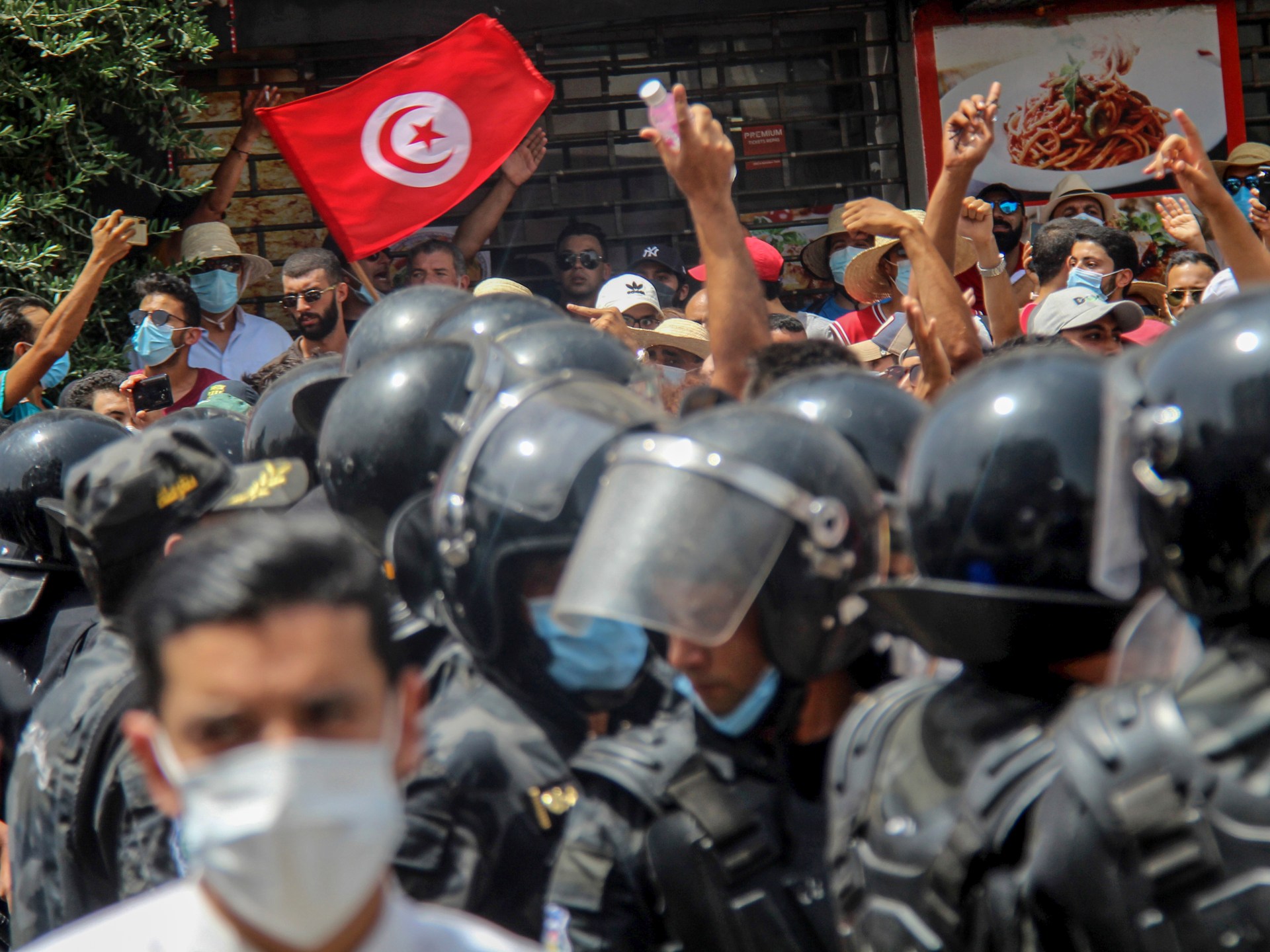 Pemain sepak bola Tunisia meninggal setelah membakar dirinya sebagai protes |  Berita Protes