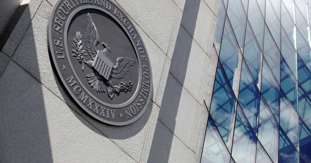 SEC halts Chinese IPO listings until risks are divulged