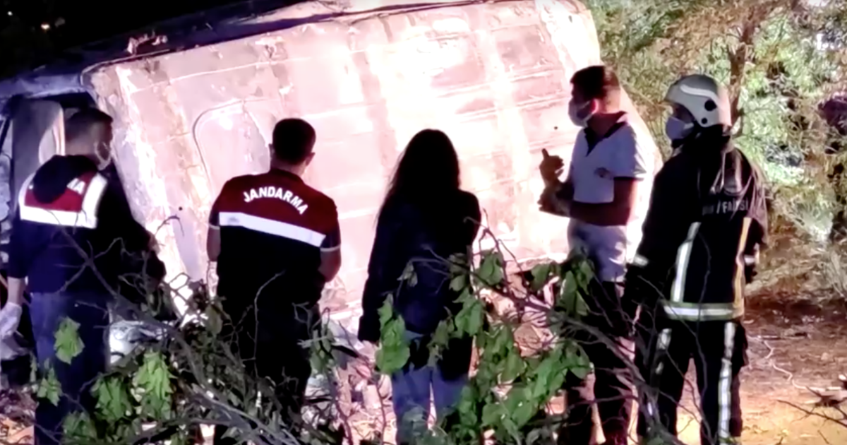 At least 12 killed as bus carrying migrants crashes in Turkey