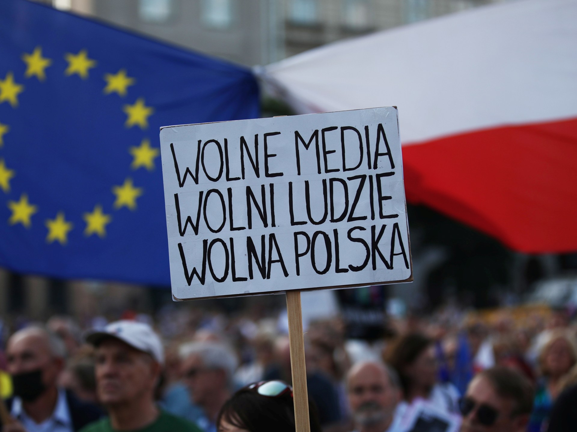 Nowy prounijny rząd Polski zwalnia szefów mediów państwowych |  Doniesienia mediów