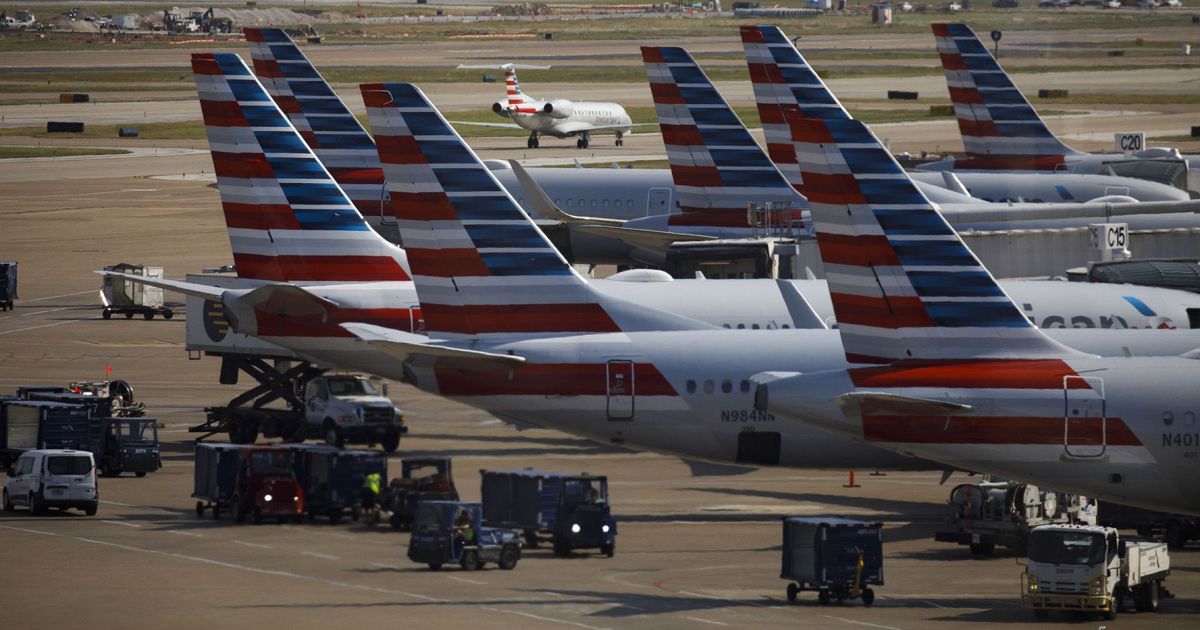 Spirit and American Airlines cancel hundreds of flights again