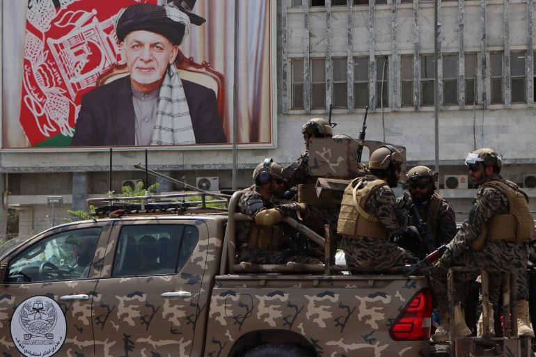 Lực lượng Taliban đã chiếm sân bay quốc tế Hamid Karzai ở Kabul sau khi Mỹ rút quân vào đầu giờ ngày 31 tháng 8 [EPA]