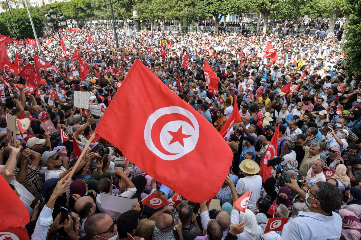 Mass protest as Tunisia political crisis escalates | Gallery News | Al Jazeera