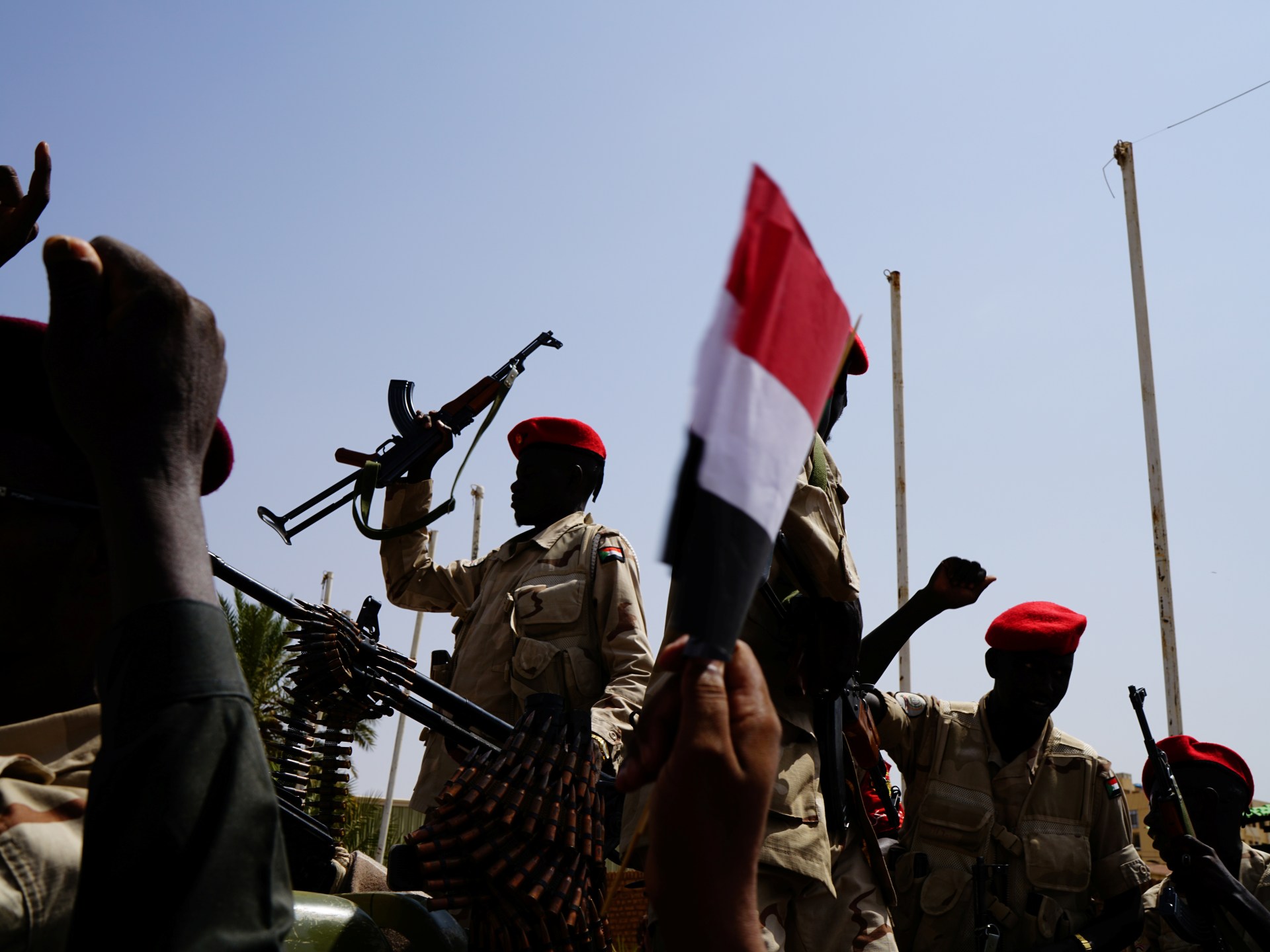 Ketakutan di Sudan saat tentara dan pasukan paramiliter saling berhadapan |  Berita