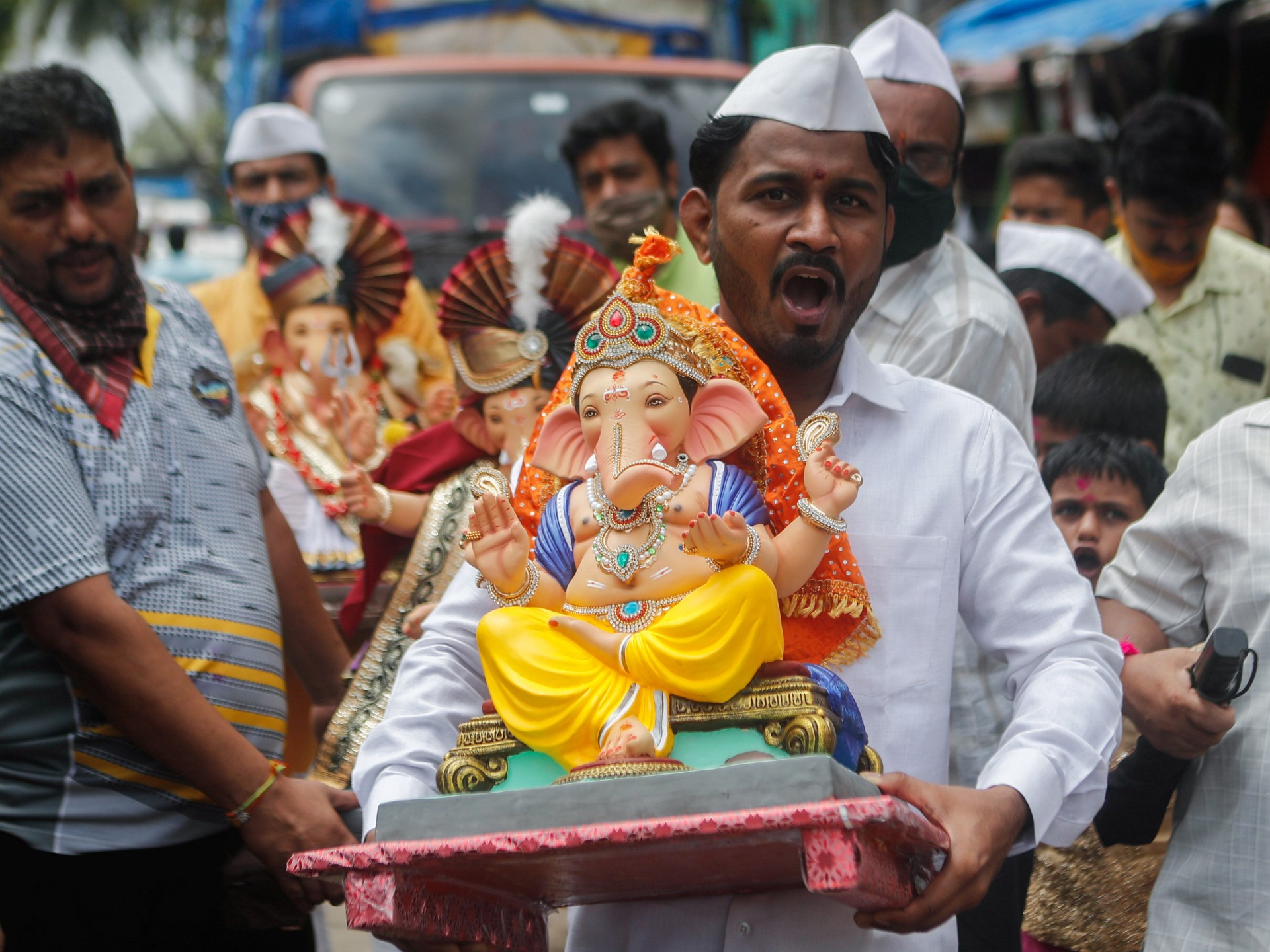 Mumbai imposes curbs on major religious festival amid COVID spike |  Coronavirus pandemic News | Al Jazeera