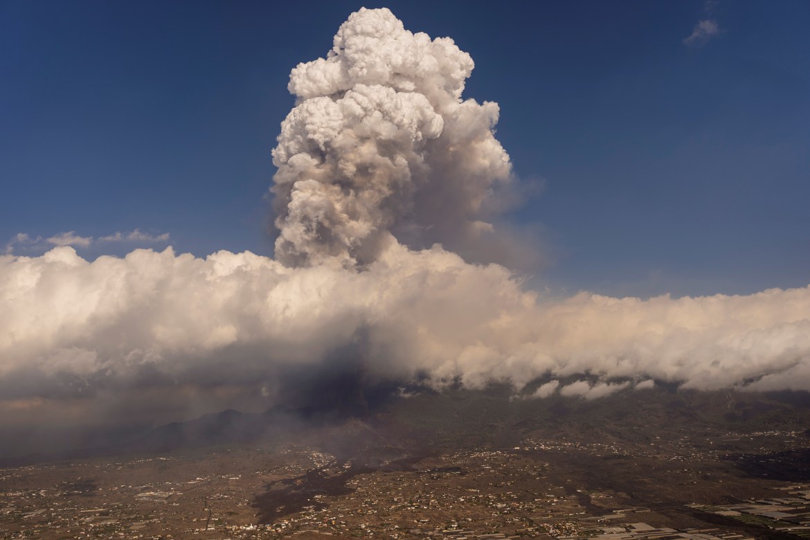 The intensity of the eruption that began on September 19 has increased in recent days. [Emilio Morenatti/Pool via Reuters]