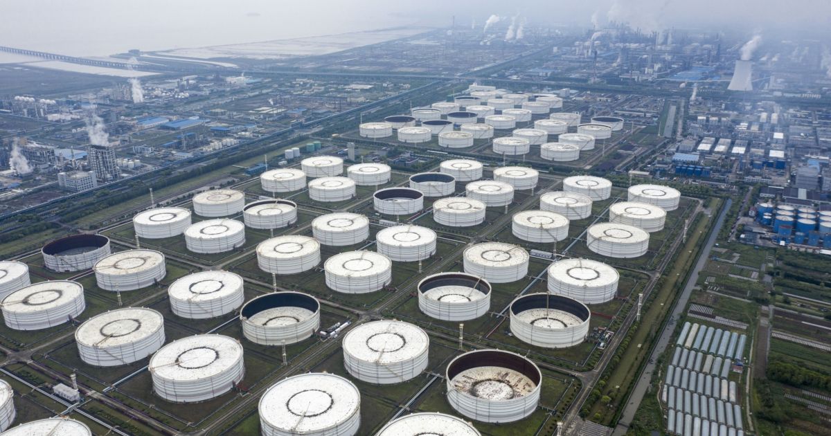 China sells oil reserves to lower prices in unprecedented move