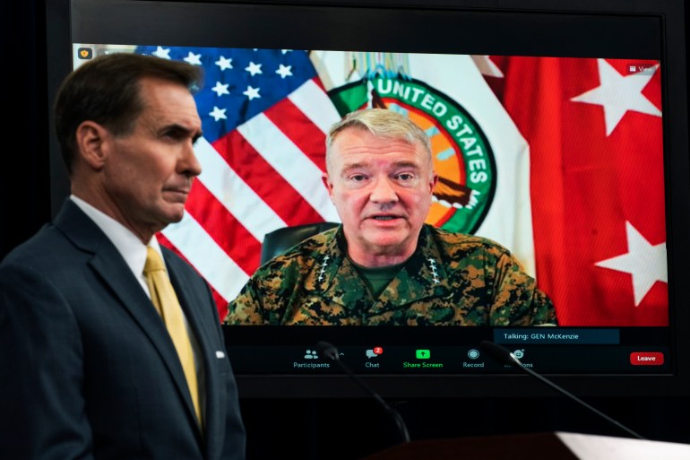 O general Frank McKenzie, comandante do Comando Central dos EUA, disse que o desmoronamento do governo afegão se acelerou depois que a presença de tropas dos EUA foi reduzida para menos de 2.500. [File: Manuel Balce Ceneta/ AP]