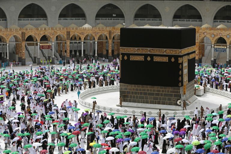 Worshippers perform the farewell tawaf