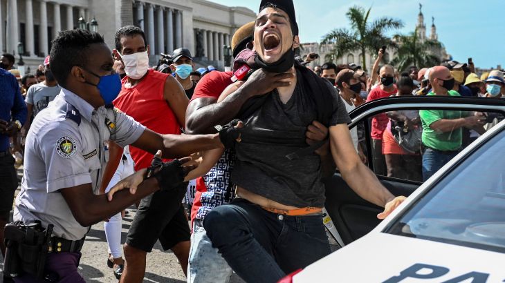 Police detain protesters in Cuba