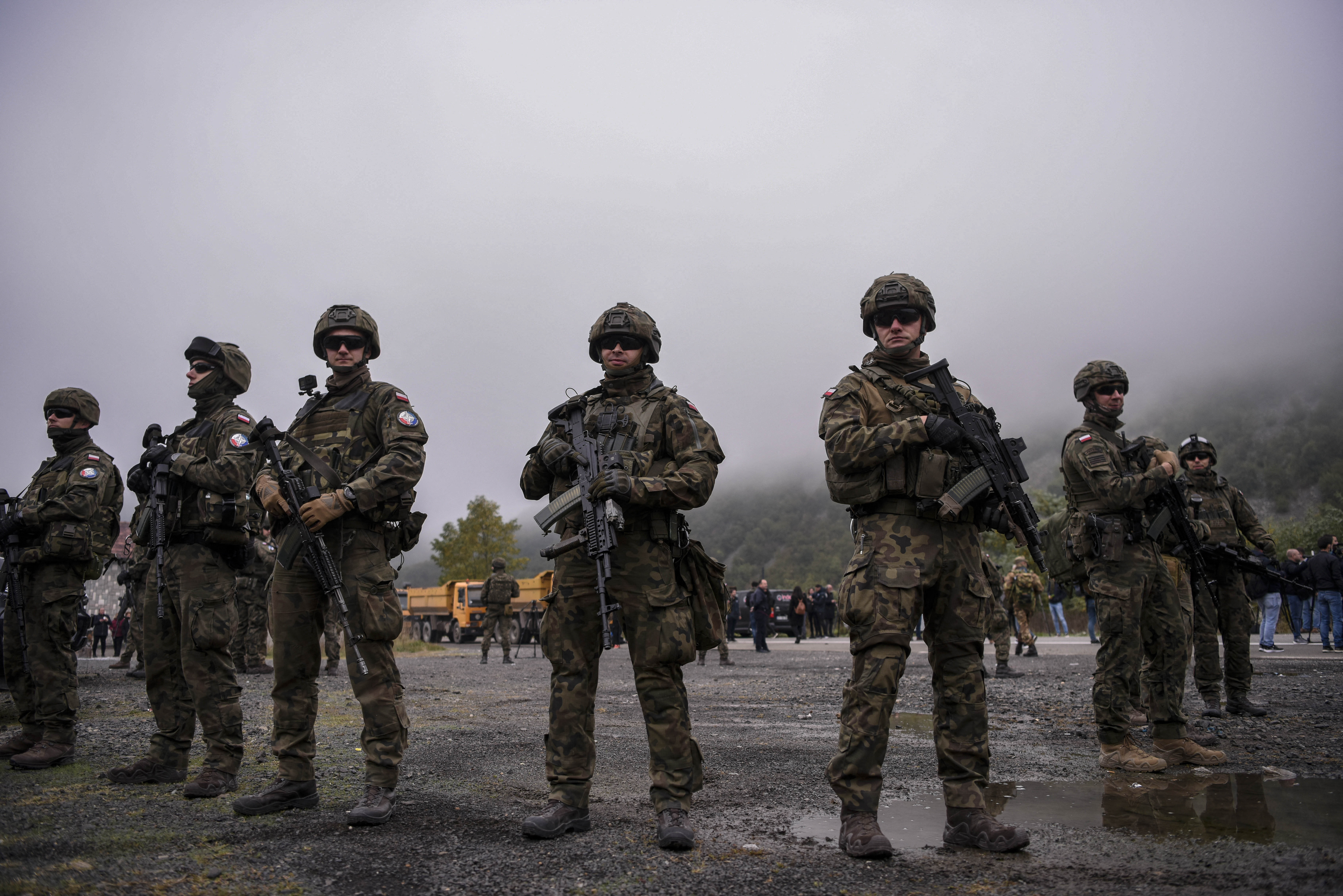 Военные стычки. Армия Косово 2022. Албанцы солдаты Косово. Бойцы НАТО.