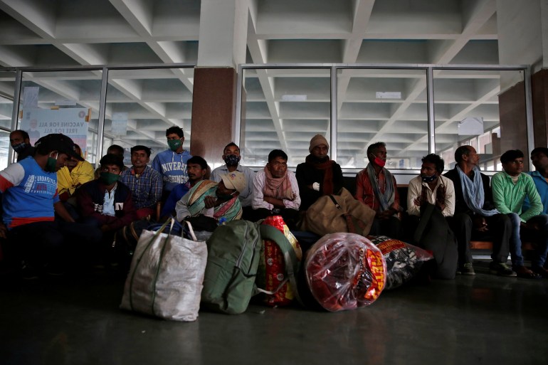 Kashmir migrant workers flee amid rise in suspected rebel attacks | News |  Al Jazeera