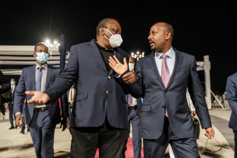 Uhuru Kenyatta (L), President of Kenya, and Abiy Ahmed, Prime Minister of Ethiopia