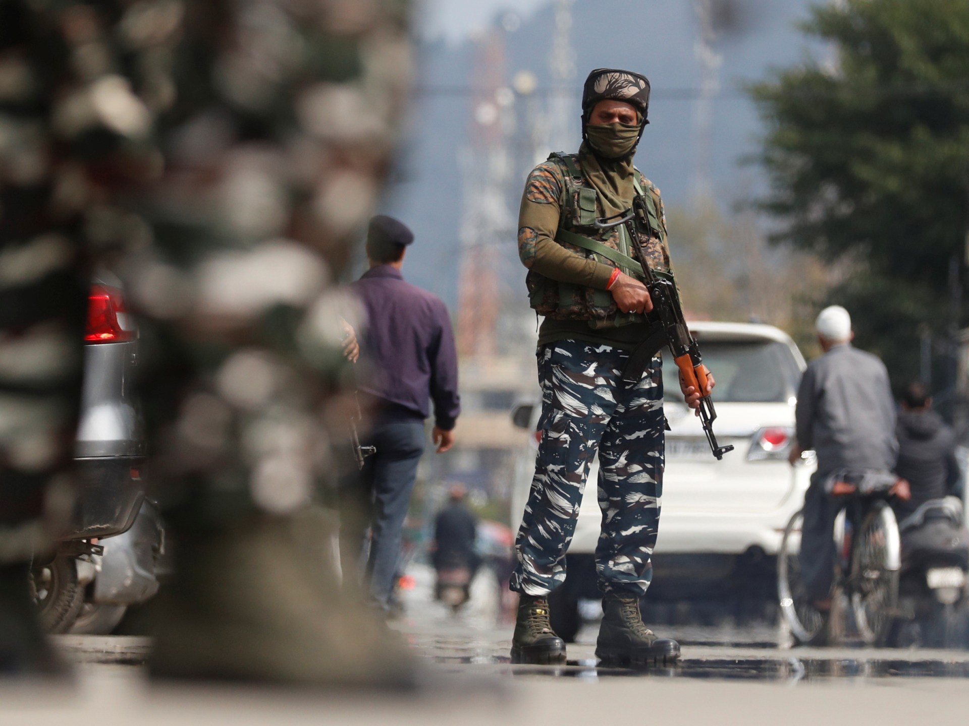 Polisi India mengatakan lima pejuang ‘asing’ tewas di Kashmir |  Berita Polisi