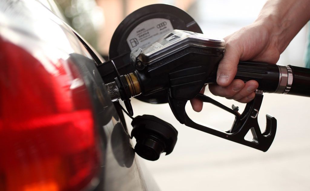 US: Gasoline average price tops $5 per gallon in historic first
