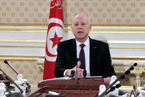 Тунизийският президент Каис Сайед предприе репресии срещу политическото инакомислие след