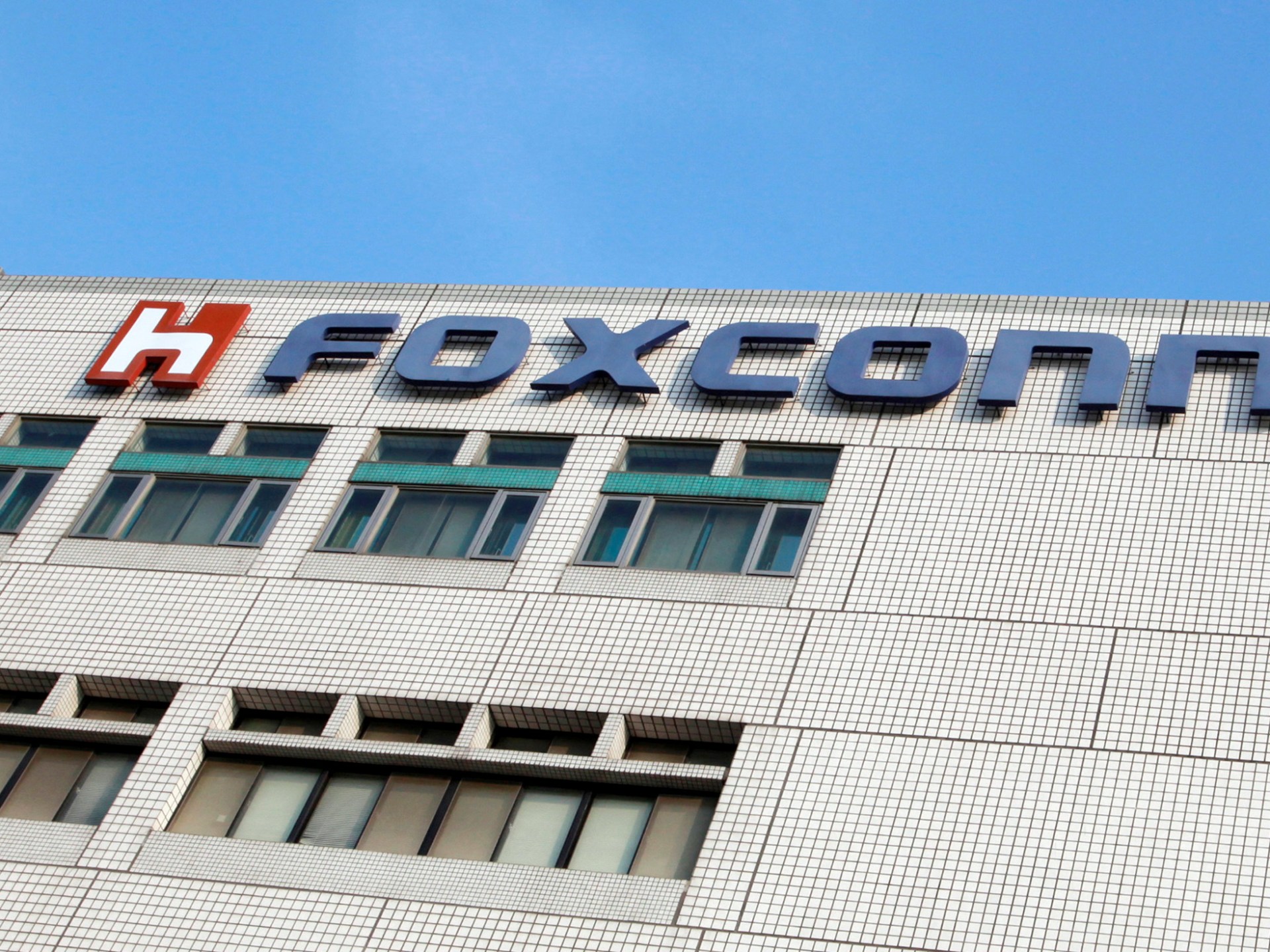 Apple supplier Foxconn apologises after unrest at Chinese campus