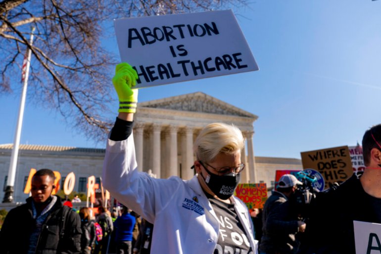 Seorang wanita memprotes hak aborsi di Washington, DC