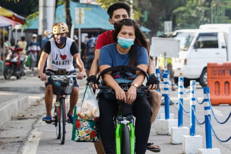 Cyclists in Manila