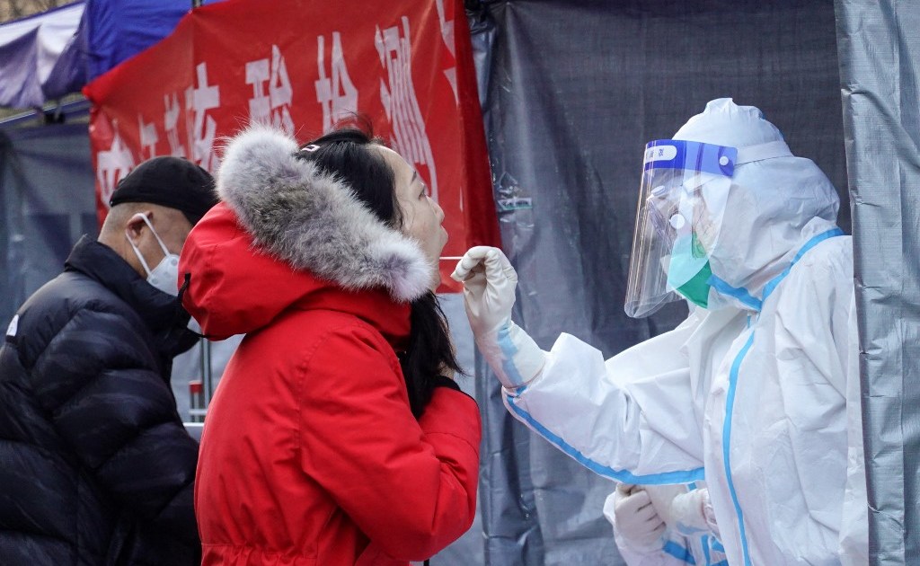 China welcomes 2022 with worst COVID week since taming virus thumbnail