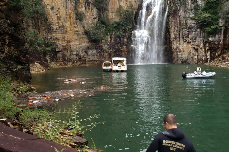 Minas GeraFirefighters during a rescue operation after rock brokeonto several tourist boats at the canyons of Furnas Lake